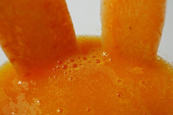 Mango Orange Smoothie Karotten Kurkuma Ingwer Frohe Ostern DSC05260a.JPG