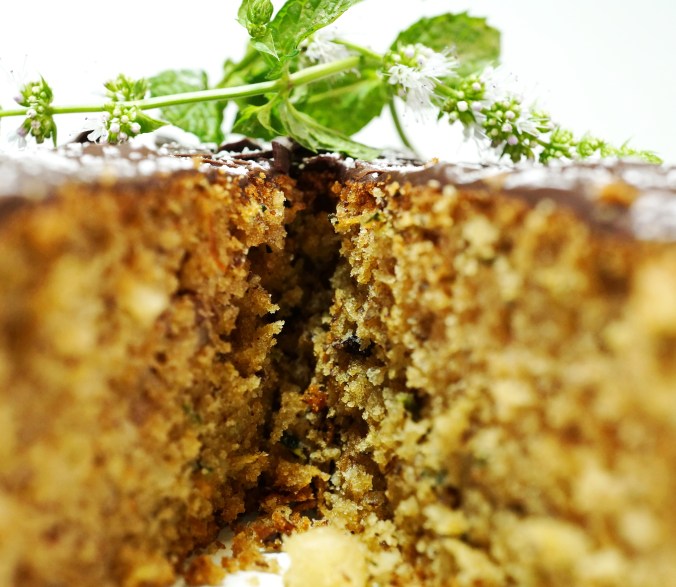 Nusskuchen mit Zucchini DSC07073a.JPG