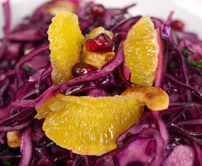 Wintersalat in Rot Rotkohl Granatapfel DSC09018a.jpg