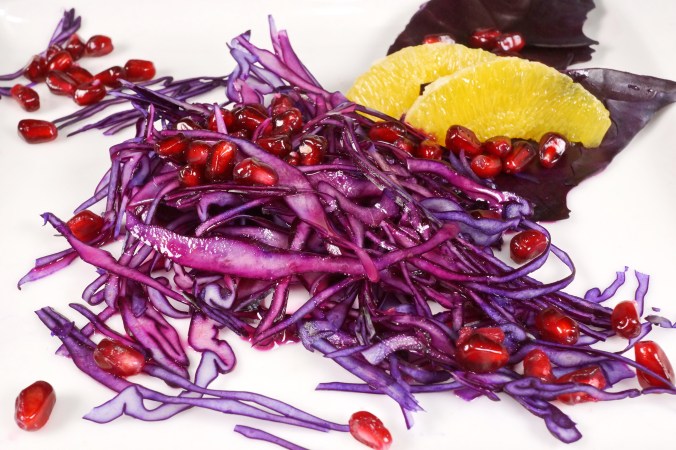Wintersalat in Rot Rotkohl Granatapfel DSC09081a.JPG