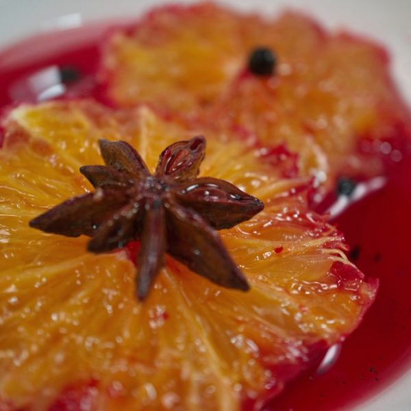 Orangen mit Weihnachtsgewürzen